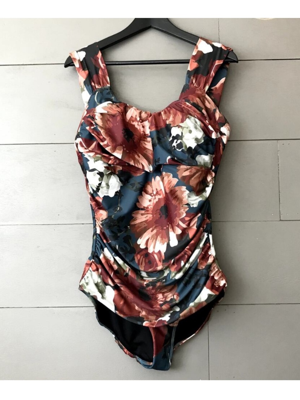 Albion The Victoria Off
Shoulder One-Piece Floral Swimsuit Size XL
